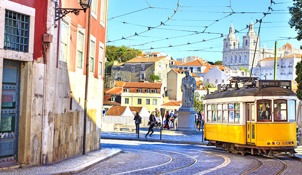 Transat reprend ses vols vers le Portugal et lance son solde de sièges printanier pour l’Europe!