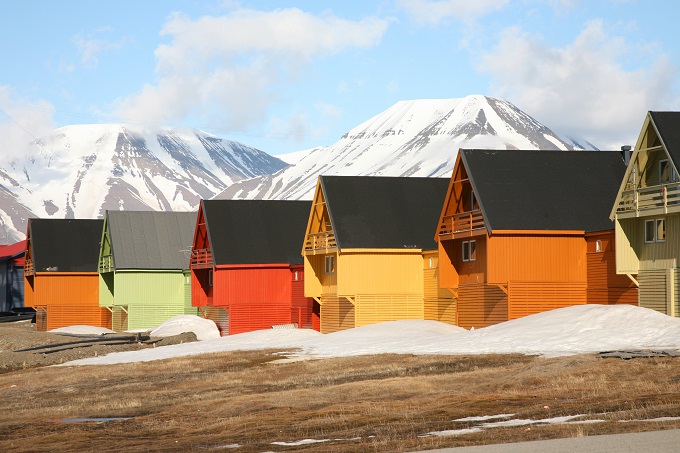 svalbard en norvege une ville colorée