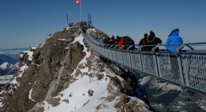 La Peak Walk : la passerelle unique en Suisse qui relie 2 sommets de montagne !