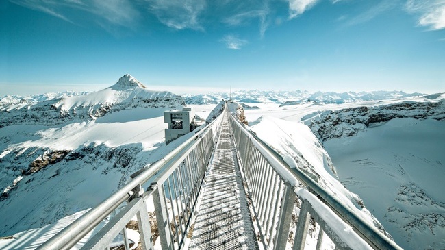 peak walk suisse montagne
