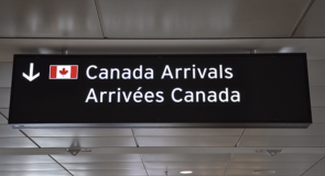 Des nouvelles exigences obligatoires pour les voyageurs se rendant au Canada