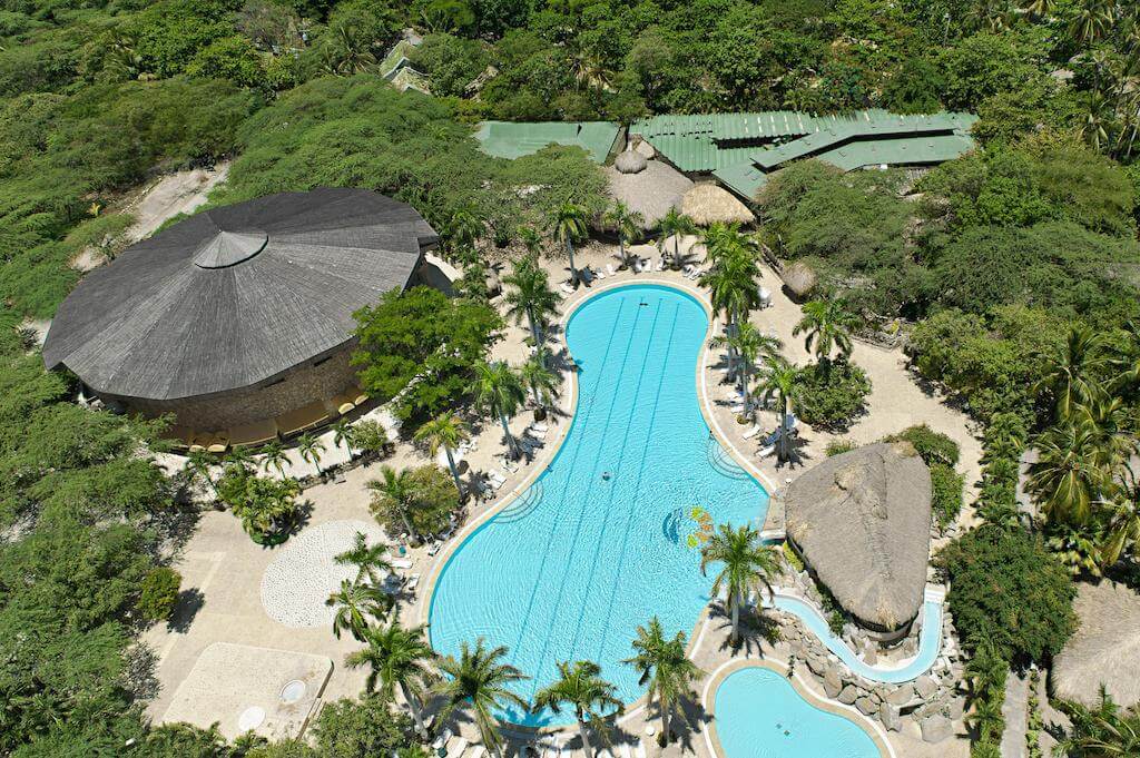 piscine hotel irotama colombie