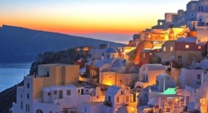 VOYAGEZ DE LA MAISON : Un petit tour en Grèce!