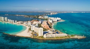 13 000 touristes américains arrivent encore chaque jour à Cancun