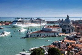 Le gouvernement italien pense à interdire définitivement les navires de croisière dans le canal Guidecca de Venise