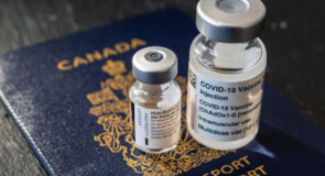 Trudeau insiste sur la nécessité de vacciner les passagers aériens, ferroviaires et maritimes contre la COVID-19