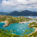 Bassin de yachts à Antigua vu depuis les collines