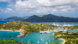 Bassin de yachts à Antigua vu depuis les collines